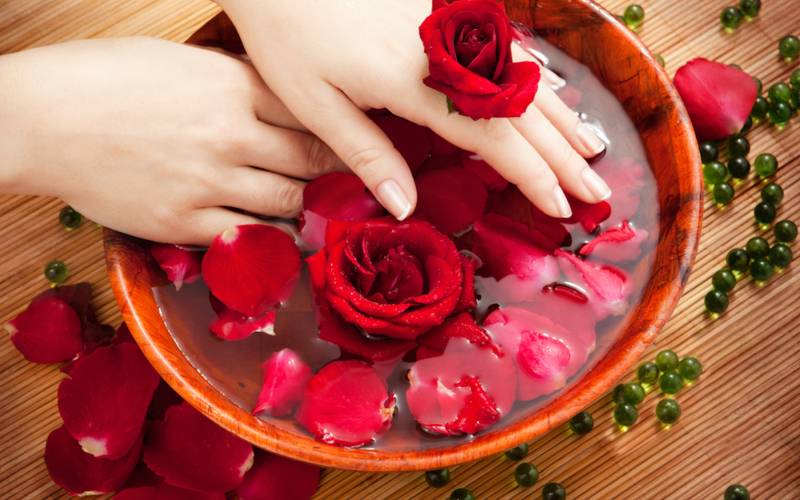 عرق گلاب انسانی جلد کیلئے نایاب