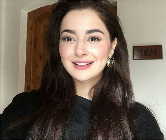 مداحوں نے معروف اداکارہ کو معافی مانگنے پر مجبور کر دیا