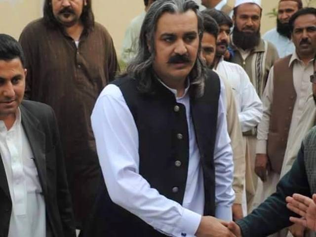 لڑکی کو برہنہ کرنے میں ملوث نکلا تو پھانسی دے دی جائے، علی امین گنڈا پور