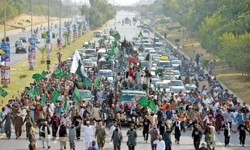 فیصل آباد میں تحریک لبیک یارسول اللہ کے کارکنوں اور پولیس میں جھڑپیں