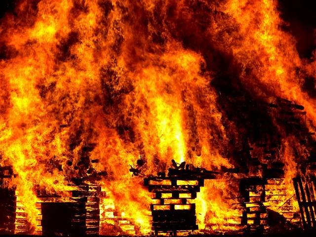  بھارت ،خاتون انجینیئر کواسی کے آشنا نے آگ لگا دی