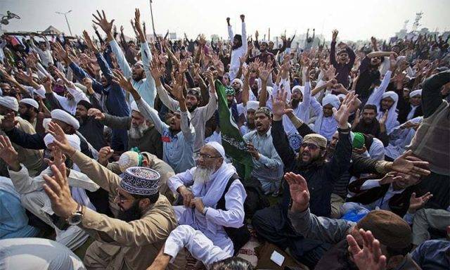 عدالت کا اسلام آباد میں جاری دھرنا ختم کرنے کا حکم