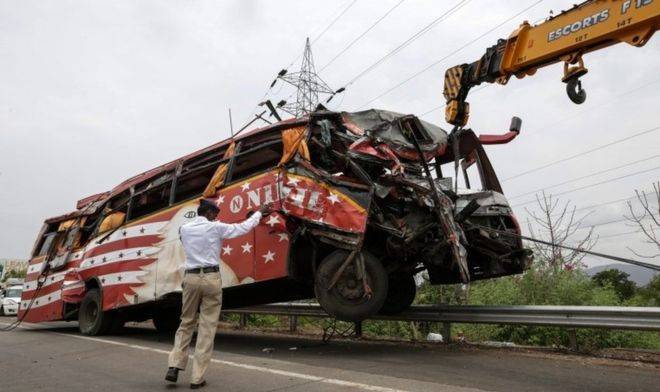 بھارتی ریاست اتر پردیش میں روزانہ 100ٹریفک حادثا ت میں 53افراد موت کے منہ میں چلے جاتے ہیں 
