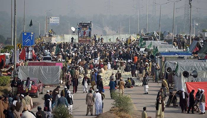 دھرنا ختم نہ کرانے پر انتظامیہ کو توہین عدالت کا شوکاز نوٹس جاری