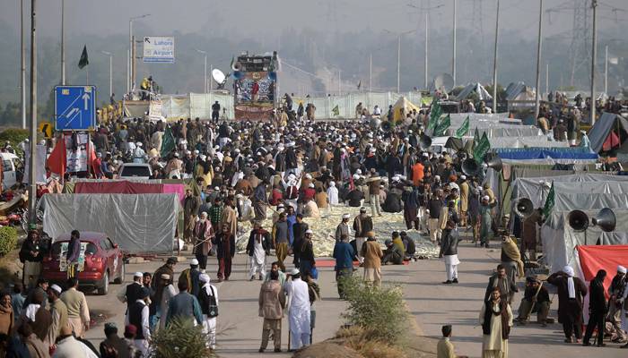 اسلام آباد دھرنا 16 ویں روز میں داخل ، شہریوں کی مشکلات کم نہ ہو سکیں 