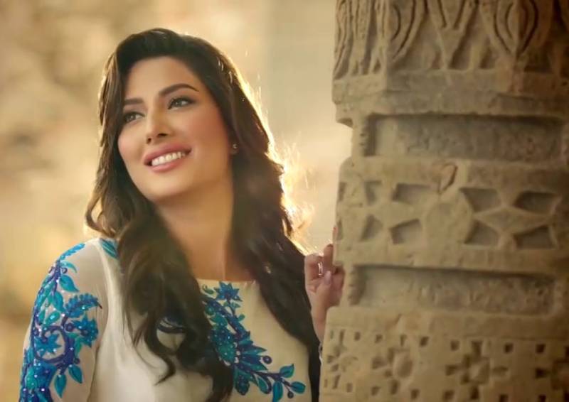 مہوش حیات نے اپنے بال کٹوا لئے 