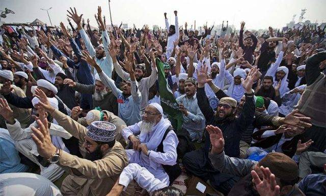 فیض آباد انٹر چینج دھرنا ,حکومت نے کھانے پینے کے اسٹال بند کرا دیے