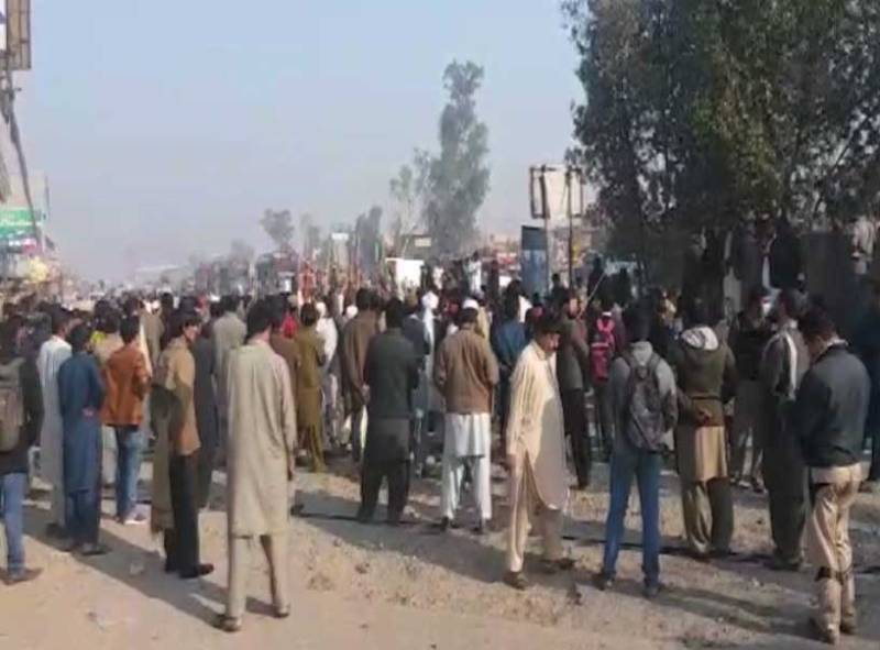 فیض آباد آپریشن، مظاہرین نے جی ٹی روڈ بلاک کر دی 