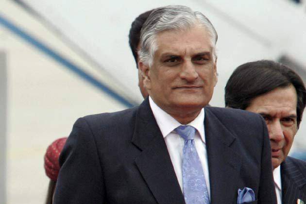 مظاہرین نے زاہد حامد کے گھر پر حملہ کر دیا 