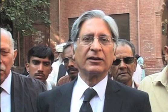 جمہوریت کو خطرہ ہوتا تو ہم سب سے پہلے سامنے آتے : اعتزاز احسن