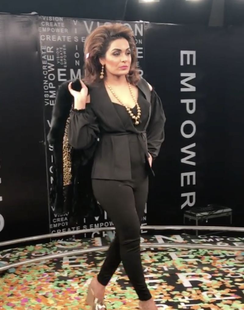 اداکارہ میرا کا نیا روپ، دیکھ کر آپ بھی چونک جائیں گے