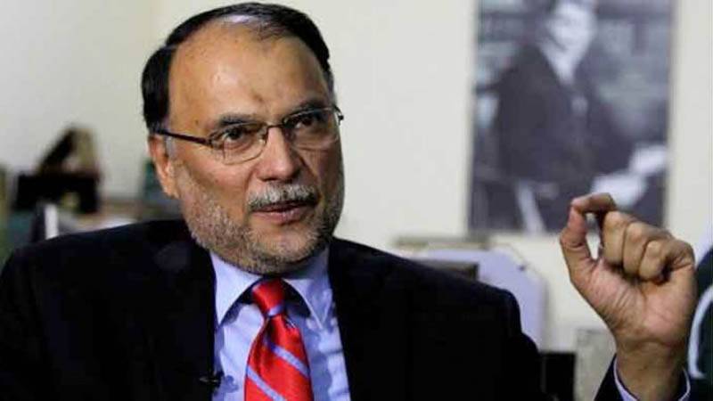 فیض آباد دھرنا مزید جاری رہتا تو فسادات پھوٹ پڑتے، احسن اقبال
