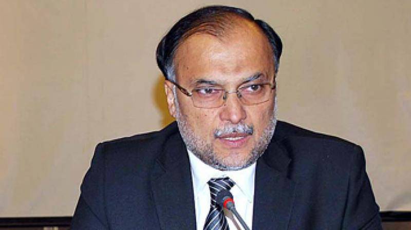 عمران خان حکومت کو نہیں ، پاکستان کو نقصان پہنچا رہے ہیں، احسن اقبال 