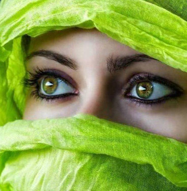 آنکھوں کا رنگ تبدیل کرنے کا سادہ ترین طریقہ 