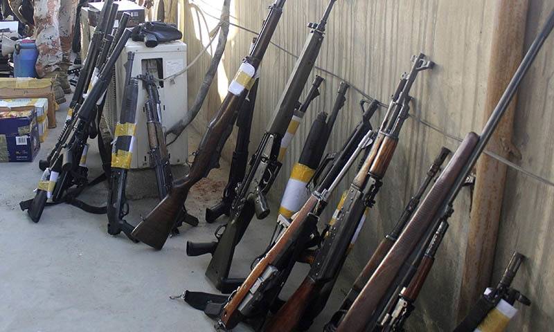 غیر قانونی اسلحے کی فروخت میں ملوث 3پولیس اہلکار گرفتار