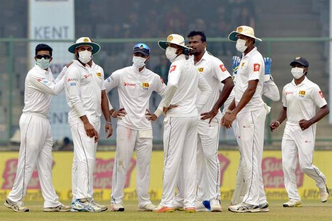 نئی دہلی سموگ کے باعث دورانِ میچ سری لنکن کھلاڑیوں نے ماسک پہن لیے 