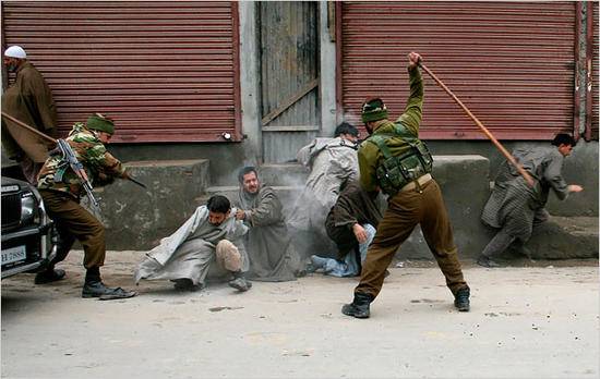 بھارتی فورسز نے مقبوضہ کشمیر میں مزید 3 کشمیریوں کو شہید کردیا