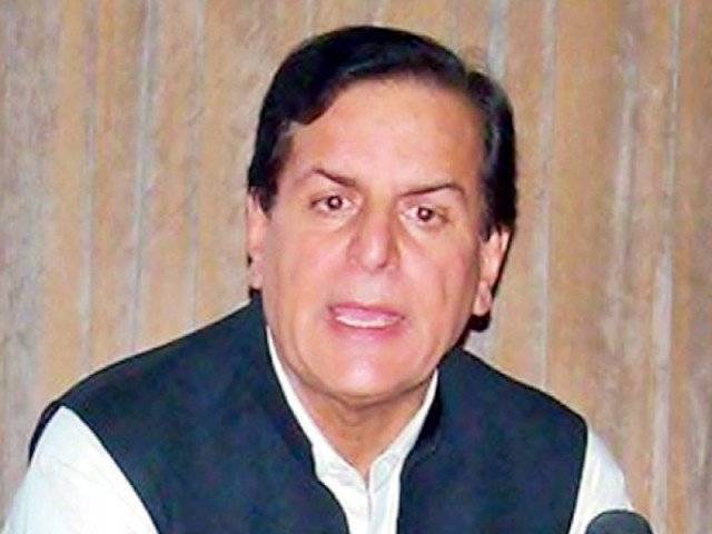 جاوید ہاشمی کی گاڑی ٹریکٹر ٹرالی سے ٹکرا گئی 