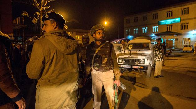  بھارتی پولیس اہلکار نے فائرنگ کرکے 4 ساتھیوں کو ہلاک کردیا