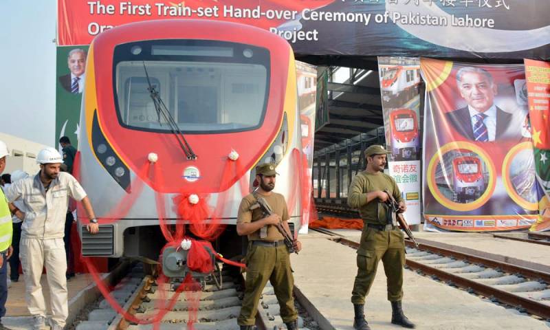 پاکستان کی پہلی میٹرو ٹرین اورنج لائن پر 78 فیصد کام مکمل