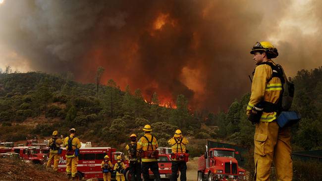 امریکہ کے جنگلات میں آتشزدگی، آگ 2 لاکھ 30 ہزار ایکڑ رقبے پر پھیل گئی، 800 مکانات تباہ