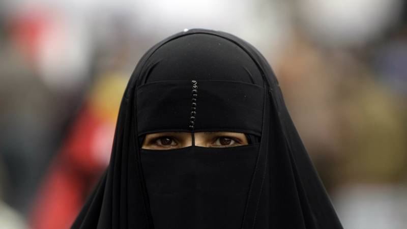 قاہرہ میں امریکی یونیورسٹی کا نقاب پر پابندی کا فیصلہ واپس 