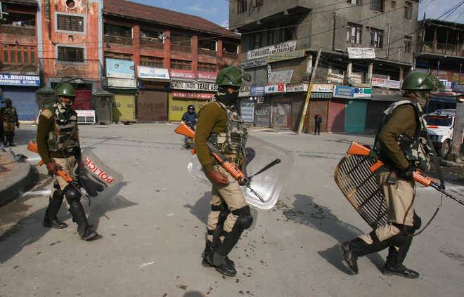 معصوم کشمیریوں کی شہادت، مقبوضہ وادی میں مکمل شٹر ڈاؤن