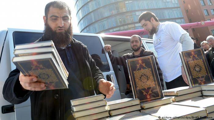 جرمنی میں مفت قرآن بانٹنے والی مسلم تنظیم پر پابندی برقرار