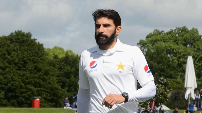 مصباح الحق نے کرکٹ سے ریٹائرمنٹ کے بعد ہاکی کھیلنا شروع کردی 