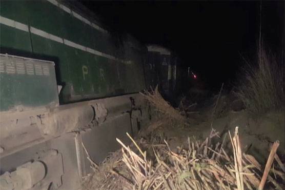 بھکر کے قریب ٹرین پٹڑی سے اُتر گئی، 6 افراد زخمی