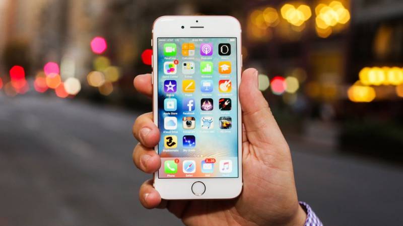 آئی فون صارفین کا ایپل کمپنی پر 1000 ارب ڈالر ہرجانے کا مقدمہ