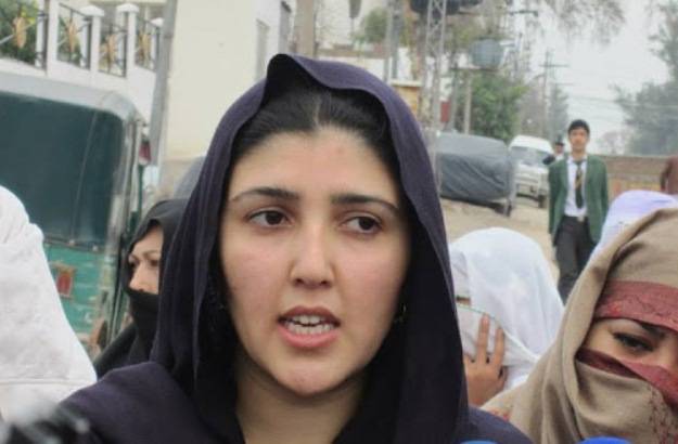 سٹیج پر کیوں نہیں بٹھایا، عائشہ گلالئی برہم، فاٹا کانفرنس سے چلی گئیں