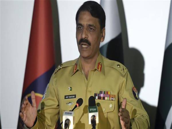 پاک فوج کا نئے سال کے موقع پرملک کے شہدا اور غازیوں کو خراج عقیدت