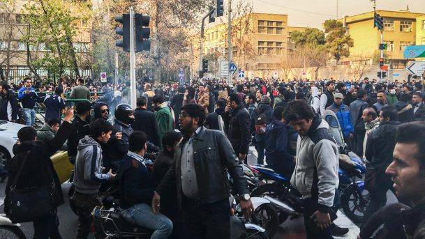 ایران میں حکومت مخالف مظاہرے جاری، ہلاکتیں 10 ہو گئیں