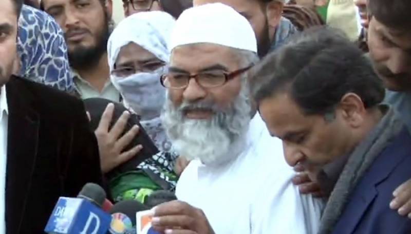 زینب کے والد نے جے آئی ٹی کا سربراہ تبدیل کرنیکا مطالبہ کر دیا 
