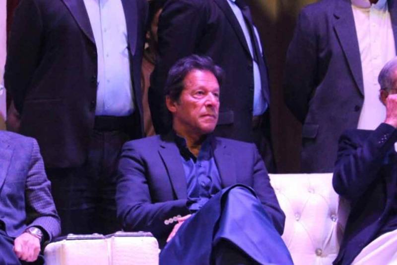 اشتہارات میں سڑکیں بنانے سے کوئی قوم نہیں بنتی، عمران خان