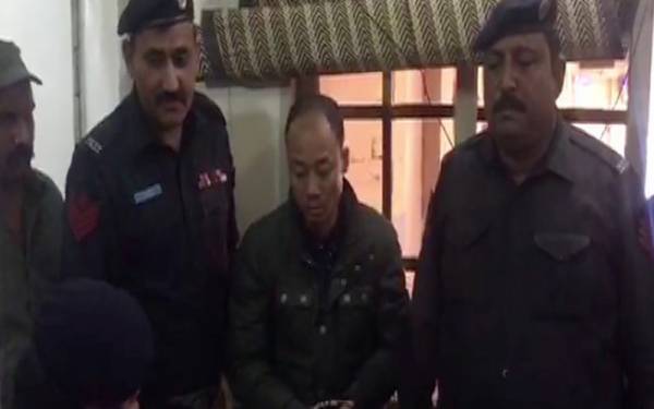اے ٹی ایم مشین میں اسکمنگ ڈیوائس لگانے والا چینی شخص گرفتار 