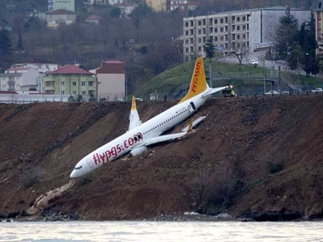 ترکی کا مسافر بردار طیارہ خوفناک حادثے سے بال بال بچ گیا،168 مسافر سوار تھے