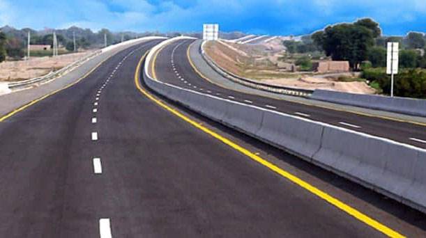  کیلیفورنیا میں عجیب ٹریفک حادثہ ، گاڑی سڑک سے ہی غائب ہوگئی