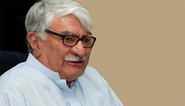 عمران سیاست کرنا چاہتا ہے مگر اسے نہیں پتہ کہ کیا کہنا ہے : اسفند یار ولی