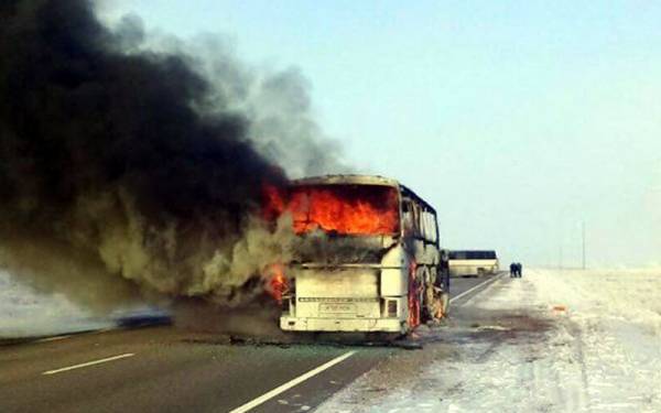 قازقستان میں چلتی بس میں آگ بھڑک اٹھنے سے 52 مزدور زندہ جل گئے