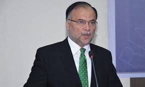 پی ٹی آئی استعفوں کے ذریعہ مصنوعی بحران پیدا کر کے انتخابات سے فرار حاصل کرنا چاہتی ہے : احسن اقبال 