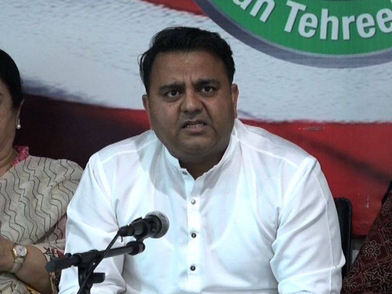 اسمبلیوں میں رہنا ہے یا نہیں، پی ٹی آئی کی سی ای سی کا اجلاس 23 جنوری کو طلب: فواد چودھری
