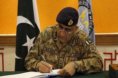 آرمی چیف نے 10 دہشتگردوں کی سزائے موت کی توثیق کر دی