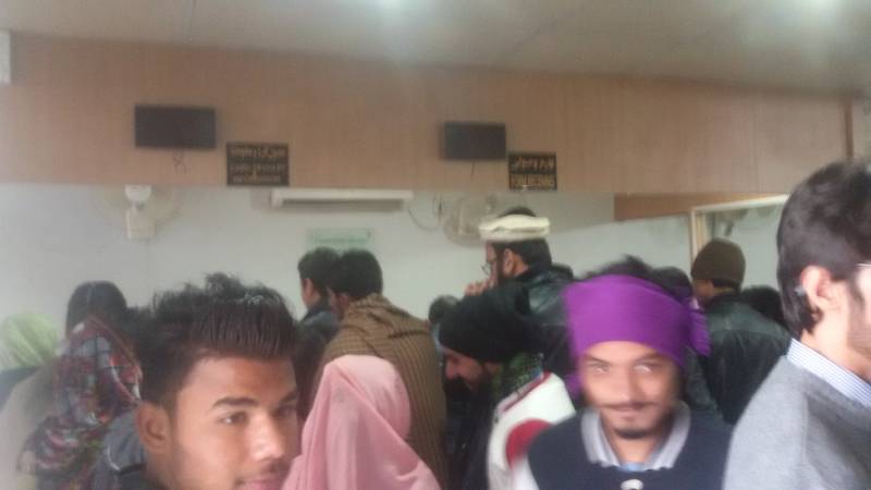لاہور: نادرا ایگزیکٹو آفس کالج رو ڈ کے عملے نے شہریوں کو تنگ کرنے کا نیا طریقہ نکال لیا 