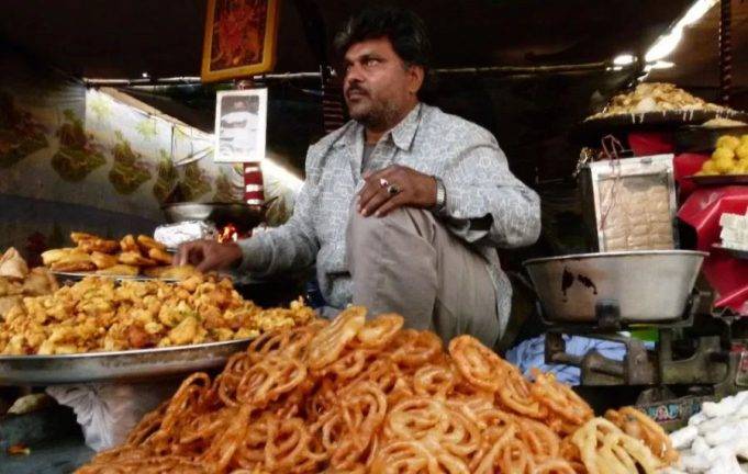 پنجاب فوڈ اتھارٹی کی صوبہ بھر میں کارروائیاں،غیر معیاری کھانا فراہم کرنے پر 10 شادی ہال سیل