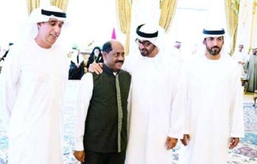 ابوظبی کے ولی عہد شیخ محمد بن زید آلنہیان نے ہندوستانی کارکن کو اعزاز کیساتھ رخصت کیا