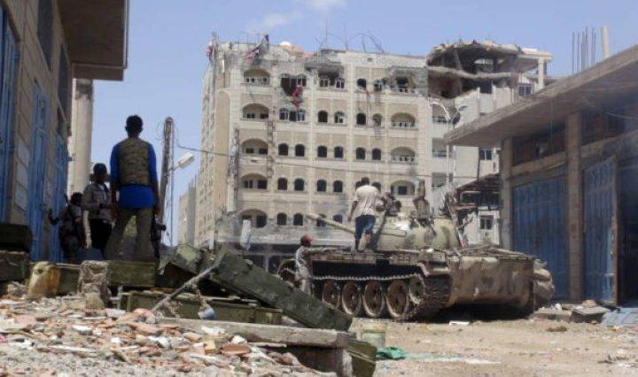 یمن کے شہر عدن میں علیحدگی پسند جنگجوئوں نے سرکاری عمارتوں پر قبضہ کرلیا
