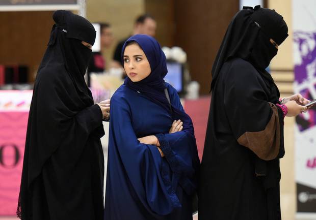 سعودی عرب میں محکمہ پاسپورٹ میں خواتین اہلکاروں کی 140آسامیوں کیلئے ہزاروں خواتین نے درخواستیں جمع کروادیں 