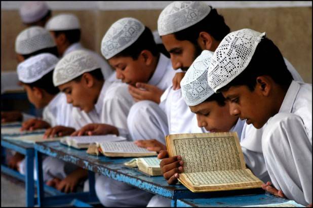 پاکستان میں 43 فیصد والدین آج بھی بچوں کو دینی تعلیم دینے کے خواہاں